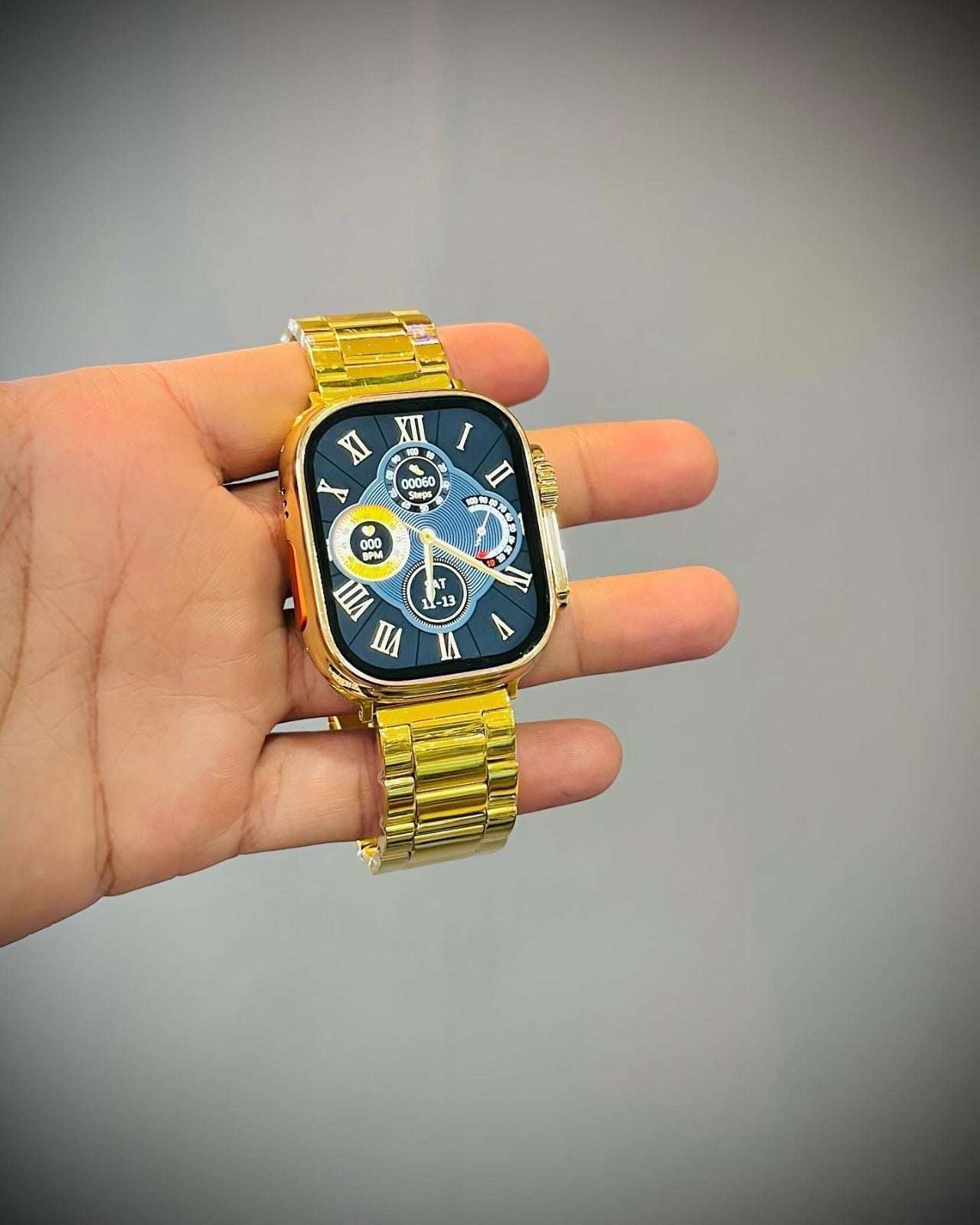 ULTRA2 SMART WATCH + 3 EXTRA STRAPS